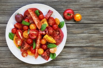 Fresh tomato consumption can enhance antioxidant biomarkers and reduce metabolic syndrome risks in postmenopausal women, according to an RCT. ©Getty Images