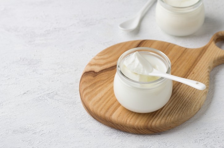 A new synbiotic yoghurt could reduce oxidative stress in adults with metabolic syndrome. © Getty Images